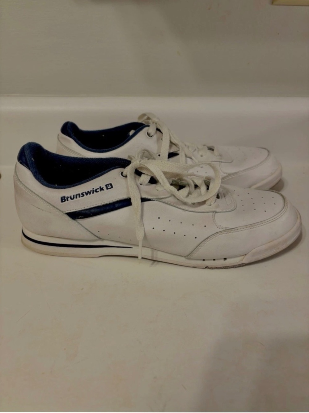 Brunswick Womens White & Blue Bowling Shoes Size 10 Vintage Mindy Retro Style